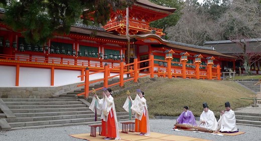 Kasuga Taisha Tapınağı’nda gerçekleştirilen Kagura dansından bir sahne 
